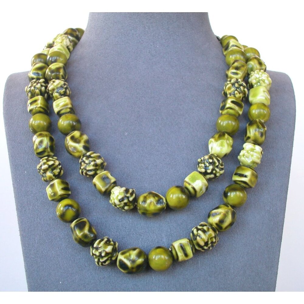 Vintage Green Plastic Necklace 15"w/ 2" Extender, wear on clasp